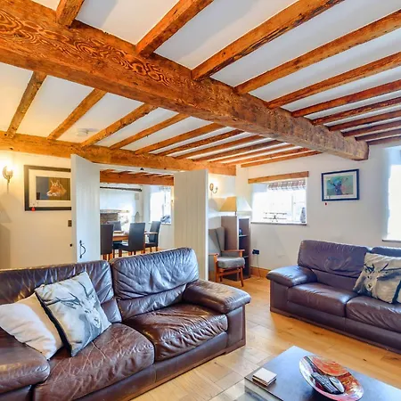 3 Bed In Bedale 81375 Holiday home Hackforth